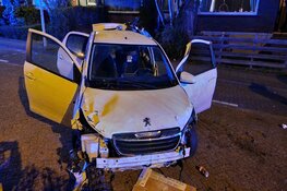 Automobilist crasht op Provincialeweg in Zaandam