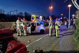 Automobilist crasht op Provincialeweg in Zaandam