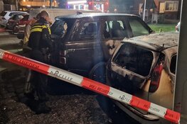 Twee auto's zwaar beschadigd door brand