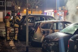 Twee auto's zwaar beschadigd door brand