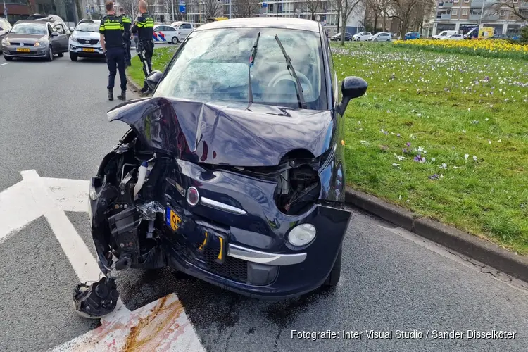 Eenzijdig ongeval op rotonde Zaandam