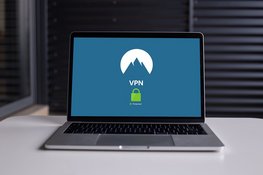Kijk veilig voetbal: illegale streamingsdiensten houden oplichting in stand
