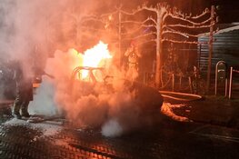 Auto door brand verwoest in Botenmakersstraat in Zaandam