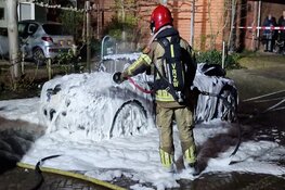 Auto door brand verwoest in Botenmakersstraat in Zaandam