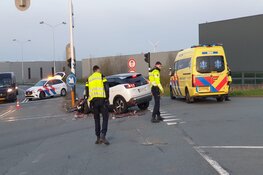 Auto en vrachtwagen botsen in Zaandam, één gewonde