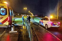 Scooterrijder gewond na botsing met hek in Wormerveer