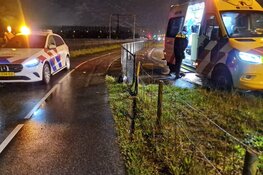Scooterrijder gewond na botsing met hek in Wormerveer