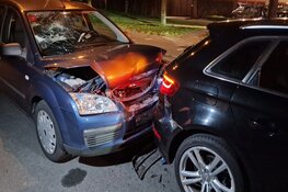 Kopstaartbotsing op De Wetering in Zaandam