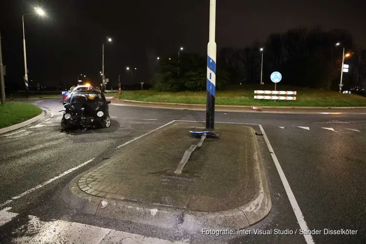 Automobilist aangehouden na ongeluk op rotonde in Assendelft