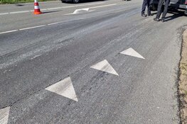 Spekgladde weg: vrachtwagen verliest cacaoboter