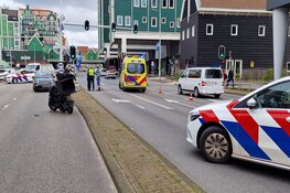 Maaltijd bezorger met spoed naar het ziekenhuis na ongeval Zaandam