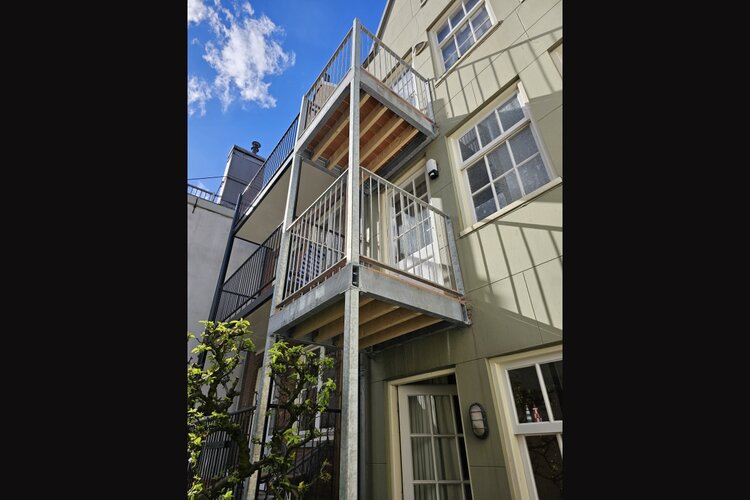 Stalen balkon constructie bij Pema Metaal