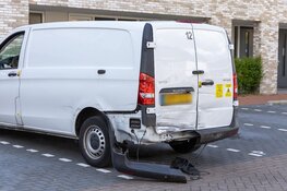 Aanrijding met schade aan drie voertuigen in Wormer