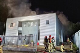 Brand in bedrijfspand aan Tienlingstraat in Zaandam