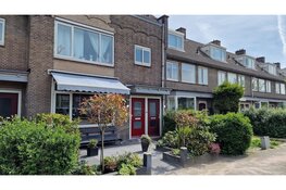 Vuurwerk door brievenbus bij woning Kepplerstraat Zaandam