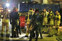 Persoon te water achter terrein van COA in Zaandam