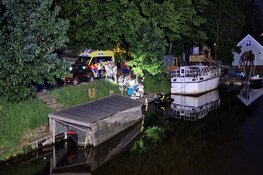 Waterscooter vaart tegen brug in Krommenie: opzittende zwaargewond