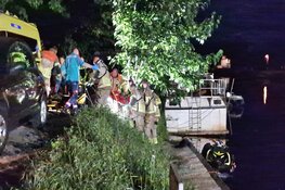Waterscooter vaart tegen brug in Krommenie: opzittende zwaargewond