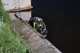 Waterscooter vaart tegen brug in Krommenie: opzittende zwaargewond