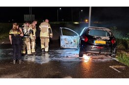 Auto in brand op Kanaalweg in Assendelft