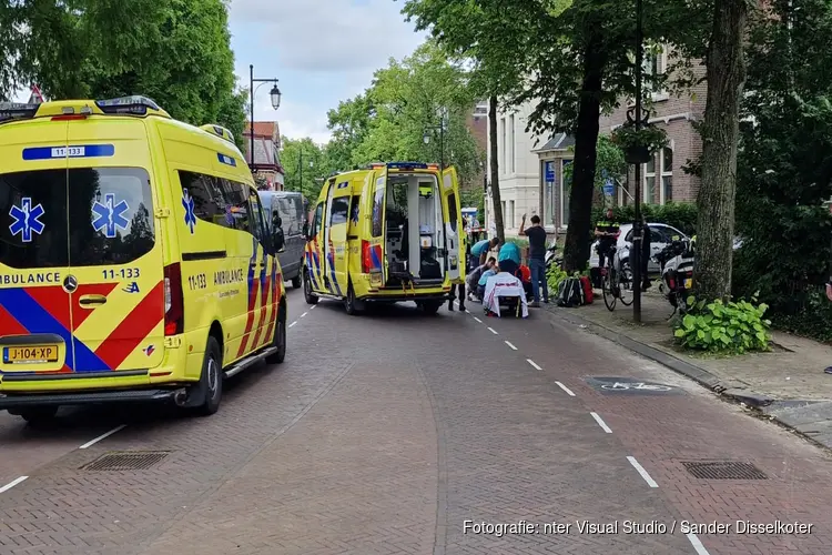 Scooterrijder gewond na botsing met boom