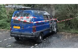 Bestelbus in brand op Wagenschotpad in Zaandam