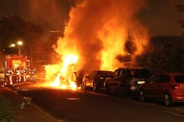 Twee auto's in brand in Assendelft