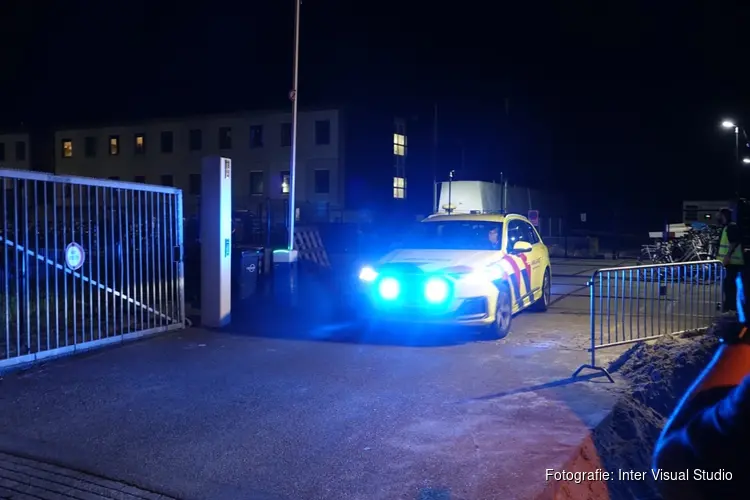 Persoon uit water gehaald bij AZC in Zaandam