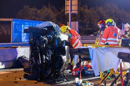 Twee zwaargewonden na aanrijding met pijlwagen op de A8 bij Oostzaan