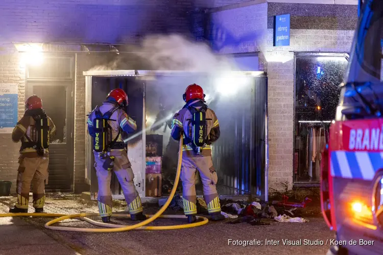 Brand bij kringloopwinkel in Zaandam