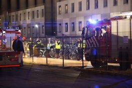 Opvangschip ontruimd na brand, honderden asielzoekers op straat