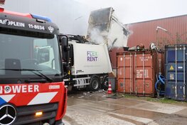 Brand in vuilniswagen in Zaandam
