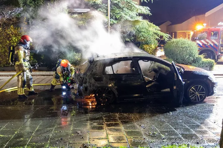Auto gaat in vlammen op in Krommenie