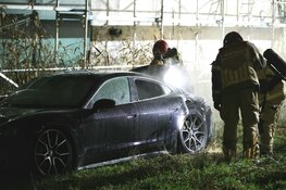 Auto in brand op Czaar Peterstraat in Zaandam