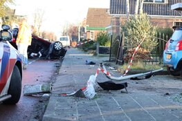 Automobilist overleden na crash aan Dorpsstraat in Assendelft