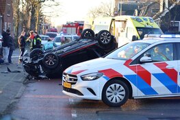 Automobilist overleden na crash aan Dorpsstraat in Assendelft