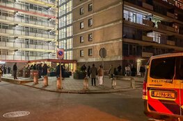 Explosie bij flat in Zaandam, schade aan entree