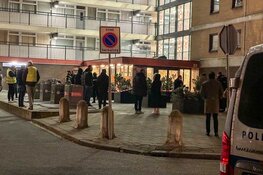 Explosie bij flat in Zaandam, schade aan entree