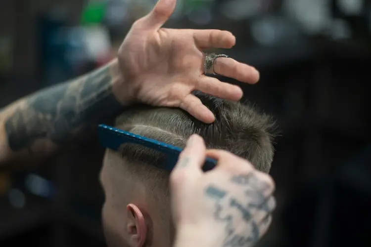 Wat kun je doen als je haar dunner wordt en je wilt toch een mooi kapsel?