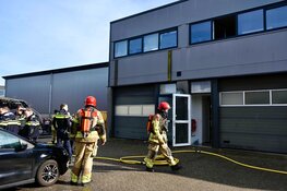 Brand in bedrijfspand aan Rosbayerweg in Wormerveer