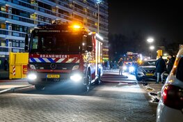 Grote brand in flatgebouw Brandaris in Zaandam: Omliggende woningen ontruimd