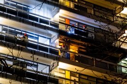 Grote brand in flatgebouw Brandaris in Zaandam: Omliggende woningen ontruimd