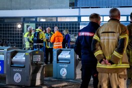 Grote brand in flatgebouw Brandaris in Zaandam: Omliggende woningen ontruimd