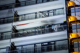 Grote brand in flatgebouw Brandaris in Zaandam: Omliggende woningen ontruimd