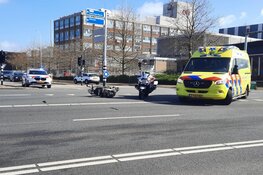 Scooterrijder aangereden op drukke kruising in Zaandijk