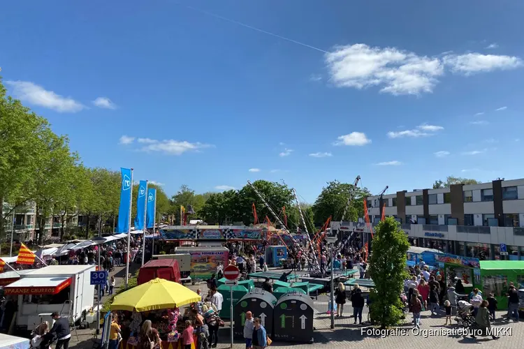 Moederdagbraderie in Oostzaan