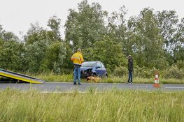 Automobilist verliest macht over stuur en botst op vangrail op afrit A8