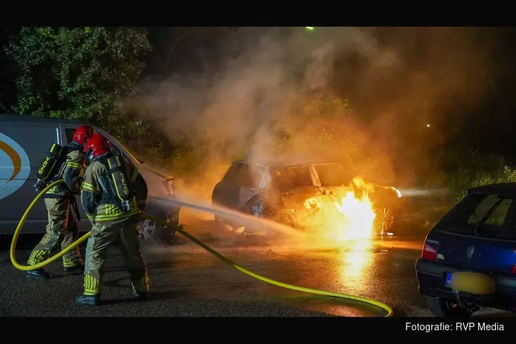 Auto door brand verwoest op bedrijventerrein in Wormerveer