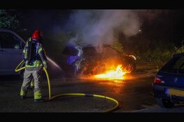 Auto door brand verwoest op bedrijventerrein in Wormerveer