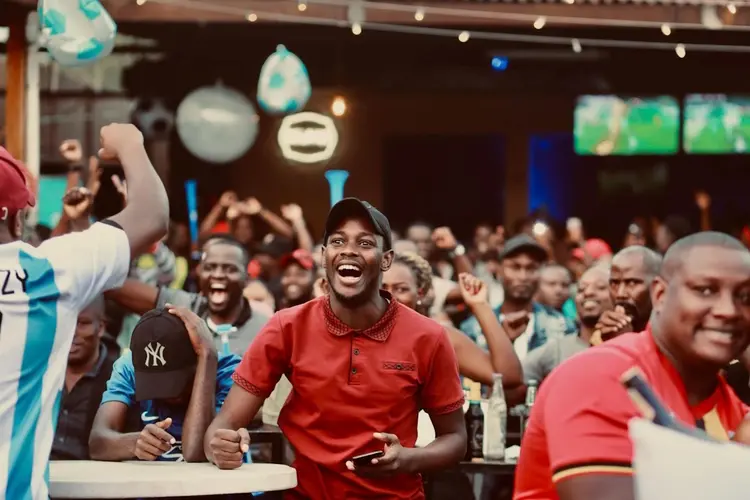 Zaandamse wedstrijdcultuur: van sportbars tot thuiskijkfeestjes